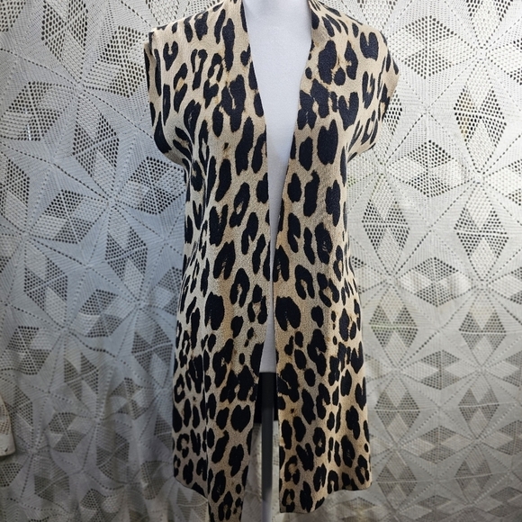 Chico's small (0) Animal print & colorblock reversible Cardigan. Open front. - Picture 13 of 13